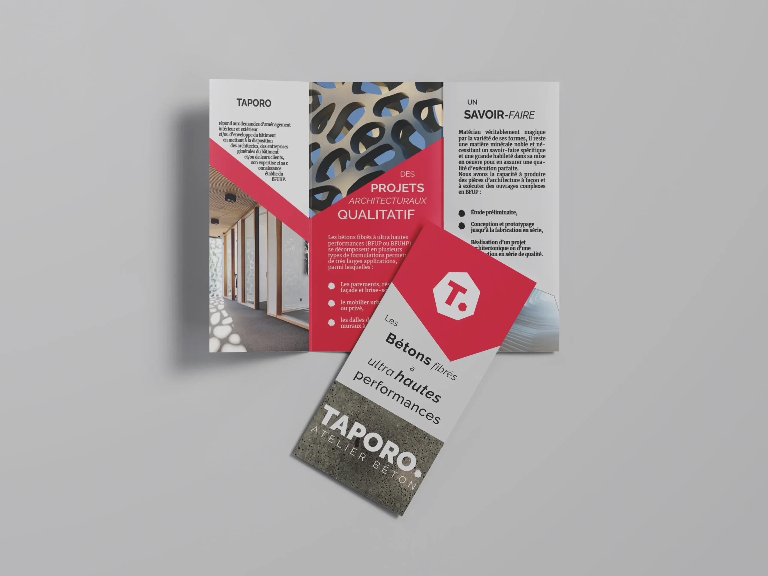 Brochure 3-fold Mockup_3 copie2