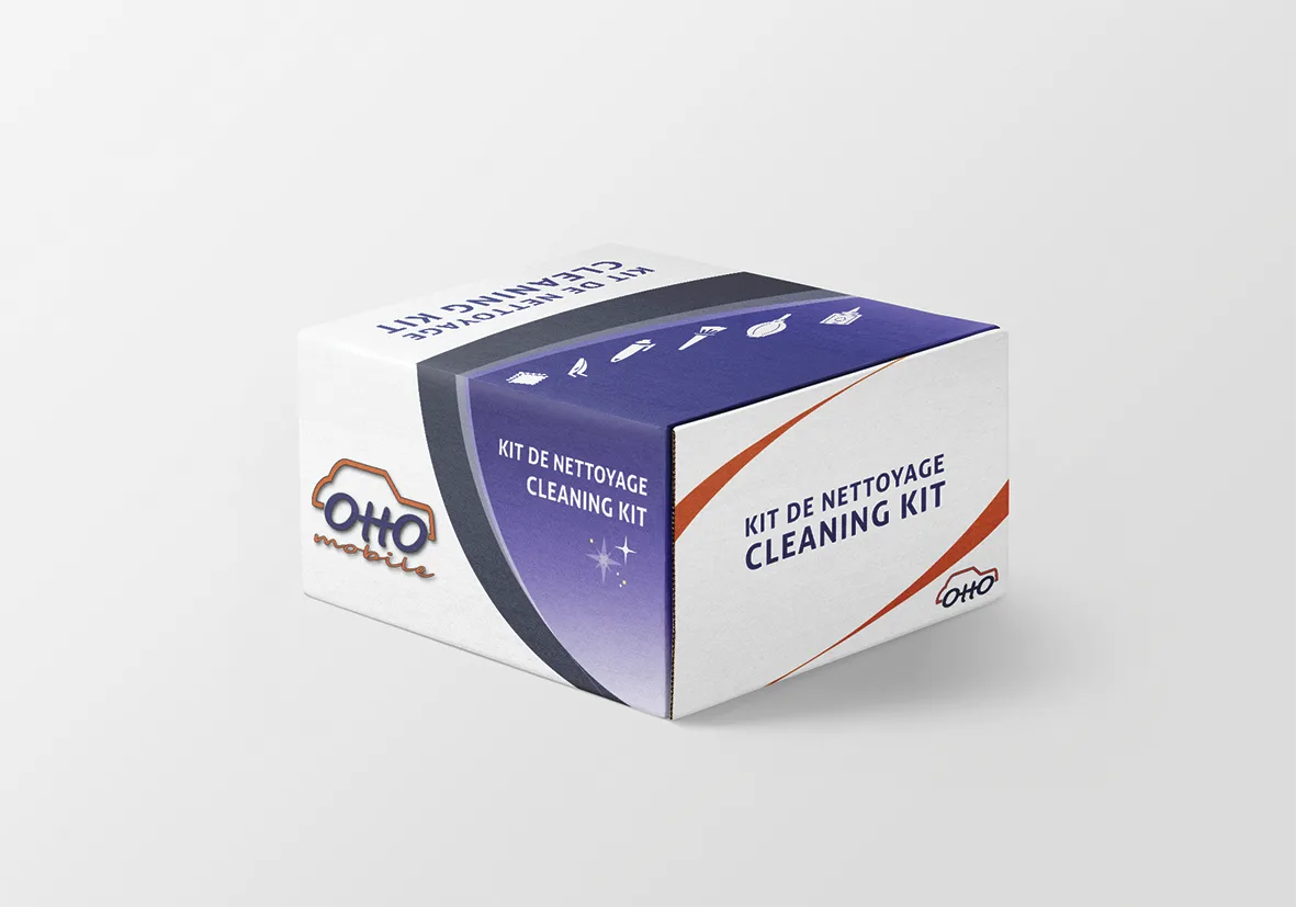 free-square-mailing-box-mockup copie